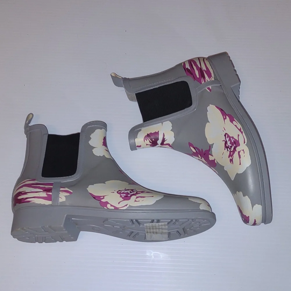 👣JUST FAB Rouela Gray Floral Rain Boots